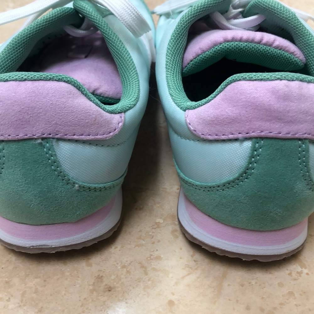 Girls Old Navy Athletic Shoes . Size 4 - Picture 3 of 5